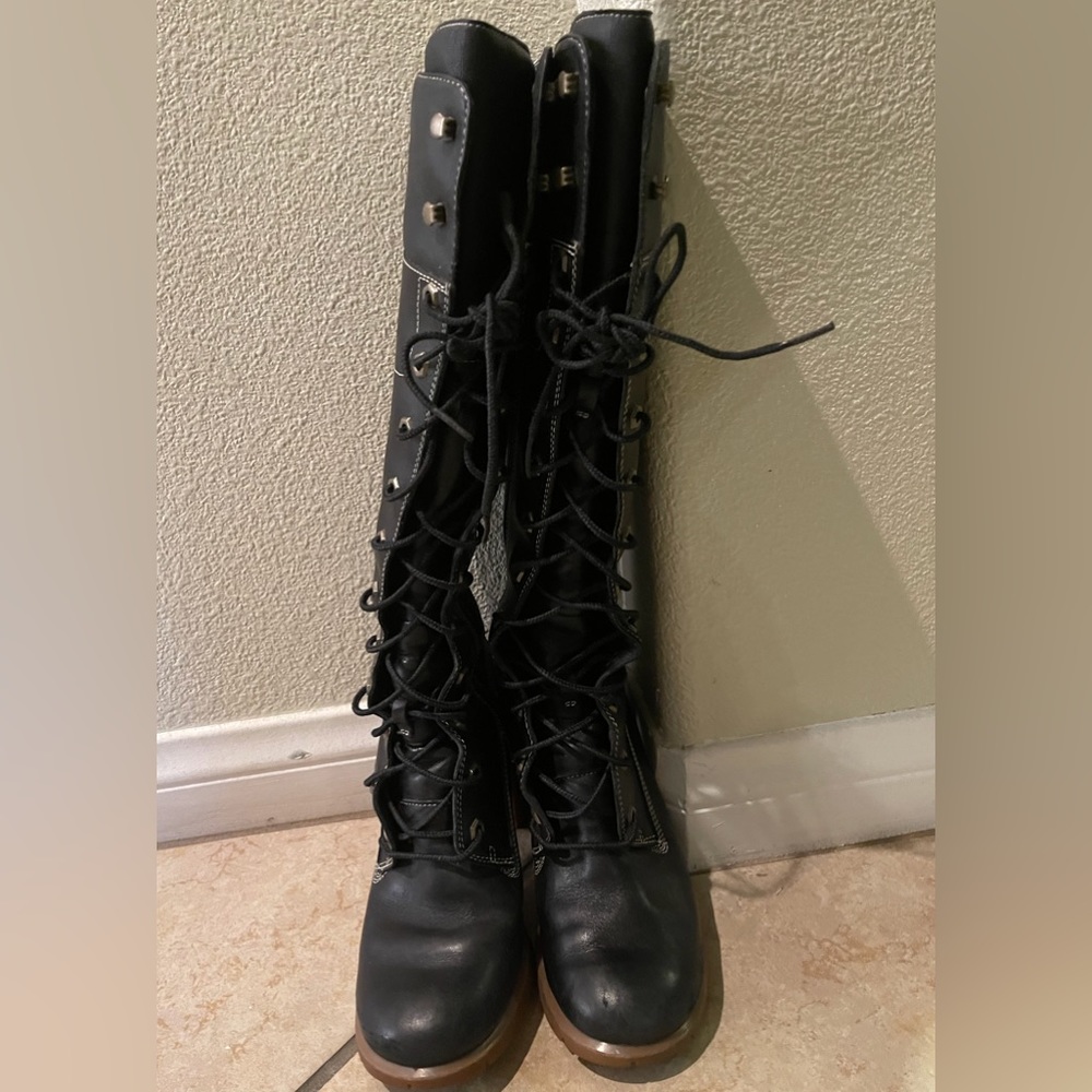 Timberlands Women’s dark blue lace up knee-high vantage